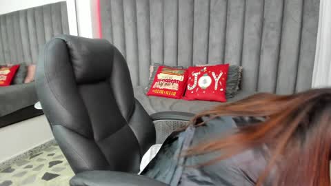 Mia online show from 12-16-24, 07:04