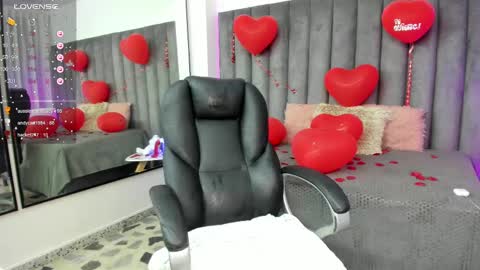 Mia online show from 02-14-25, 09:24
