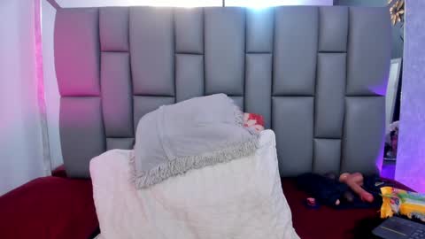 Mia online show from 01-10-25, 12:04