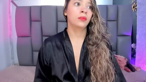 Mia online show from 02-01-25, 12:05