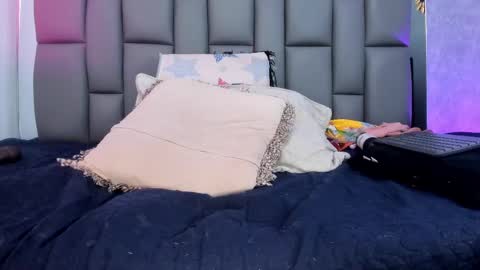 Mia online show from 02-28-25, 03:15