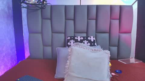 Mia online show from 09-13-25, 12:05