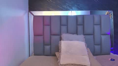 Mia online show from 10-08-25, 12:03