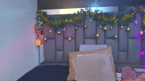 Mia online show from 12-18-25, 12:00