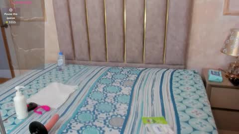 miaaffox online show from 01-10-26, 07:37