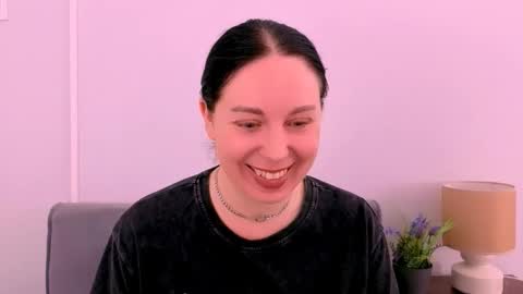 Mia online show from 04-30-26, 02:34