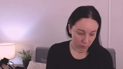 Mia online show from 05-18-26, 03:29