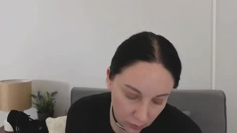 Mia online show from 05-19-26, 03:40