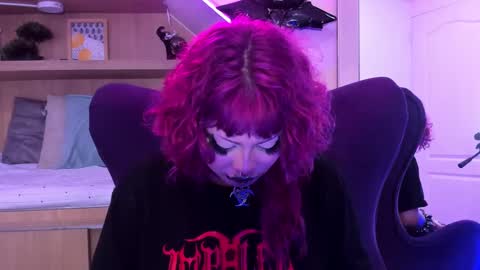 Mia online show from 02-22-25, 03:58