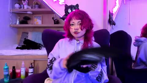 Mia online show from 02-25-25, 12:55