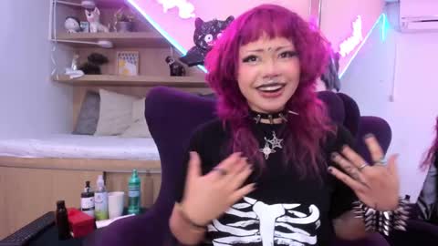 Mia online show from 02-28-25, 04:10