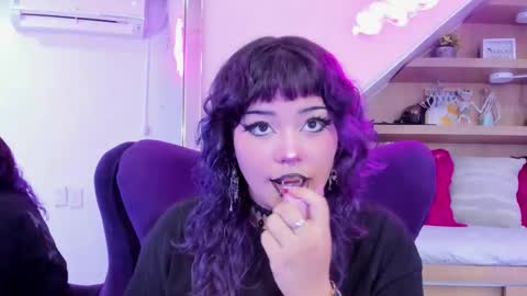 Mia online show from 11-04-25, 03:05