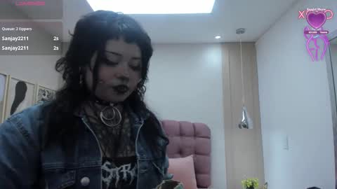 Snapshot of miaamane chatting on 03-12-26, 01:01 Mia online show from 03-12-26, 01:01