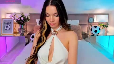 Mia online show from 06-15-26, 07:05