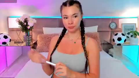 Mia online show from 06-23-26, 07:01
