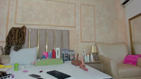 Miaasummer online show from 06-26-26, 11:25