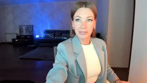Mia online show from 06-29-26, 04:19