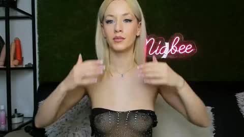 MiaBeeX online show from 05-05-26, 01:30