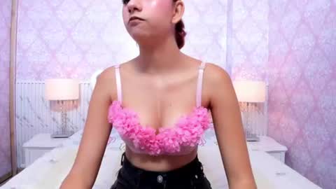 Mia online show from 06-11-26, 12:08