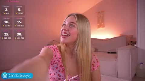 Snapshot of miablueye chatting on 10-04-25, 04:49 miablueye online show from 10-04-25, 04:49