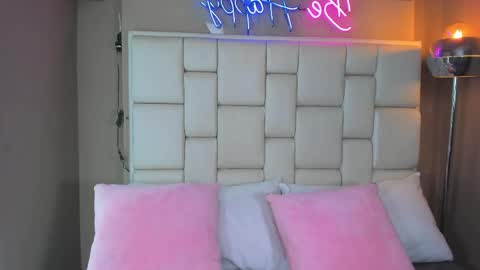 Mia Camille online show from 04-01-26, 06:38