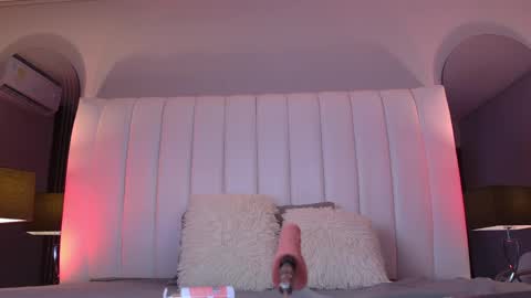 Mia Camille online show from 05-06-26, 06:57