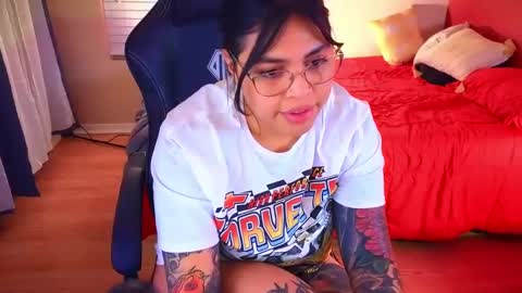 Mia online show from 01-09-25, 03:26