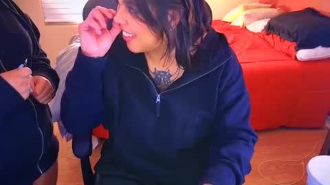 Mia online show from 01-11-25, 05:20