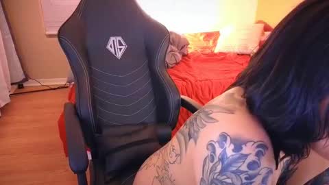 Mia online show from 01-16-25, 07:38