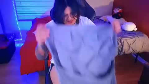 Mia online show from 01-27-25, 03:26