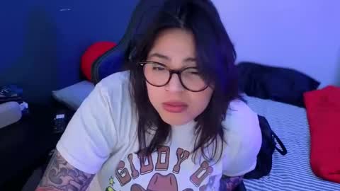 Mia online show from 03-11-26, 03:56