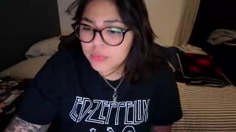 Mia online show from 05-03-26, 02:50