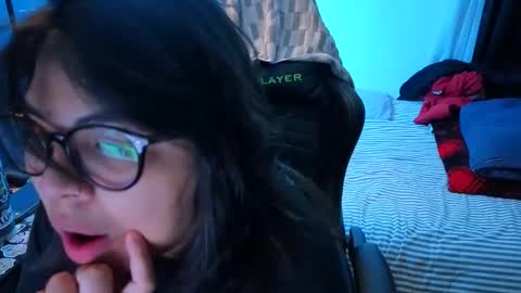 Mia online show from 05-10-26, 02:39
