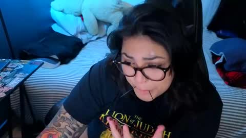 Mia online show from 05-13-26, 12:08
