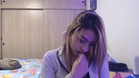 Snapshot of miacollings1 chatting on 10-11-25, 02:22 Miia online show from 10-11-25, 02:22