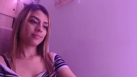 Snapshot of miacollings1 chatting on 11-08-25, 03:18 Miia online show from 11-08-25, 03:18