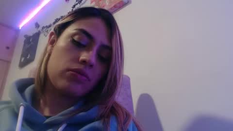 Snapshot of miacollings1 chatting on 11-30-25, 03:43 Miia online show from 11-30-25, 03:43