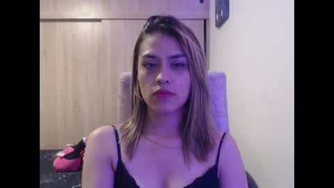 Snapshot of miacollings1 chatting on 12-21-25, 04:52 Miia online show from 12-21-25, 04:52