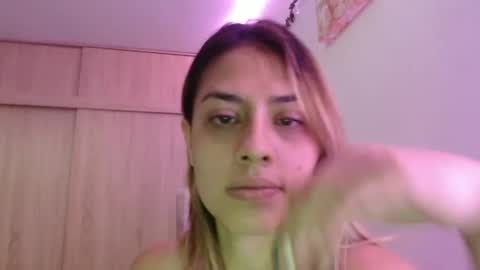 Snapshot of miacollings1 chatting on 01-17-26, 04:22 Miia online show from 01-17-26, 04:22