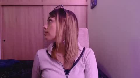 Snapshot of miacollings1 chatting on 03-04-26, 02:06 Miia online show from 03-04-26, 02:06