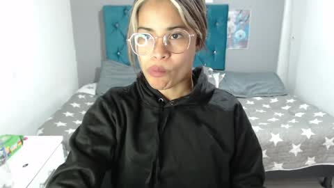 Snapshot of miacumgirl chatting on 04-16-26, 12:17 miacumgirl online show from 04-16-26, 12:17