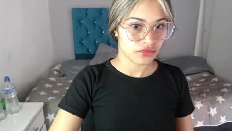 Snapshot of miacumgirl chatting on 04-20-26, 12:19 miacumgirl online show from 04-20-26, 12:19