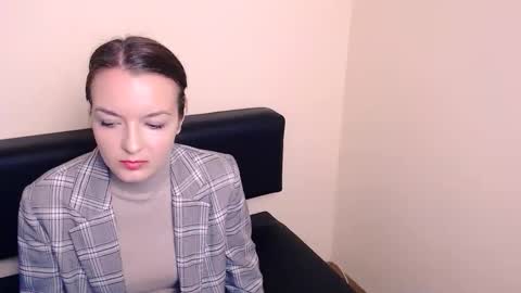 Mia online show from 10-01-25, 07:47