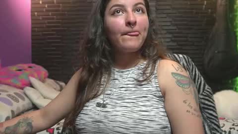 Snapshot of miadimota chatting on 10-19-25, 04:46 Mia online show from 10-19-25, 04:46