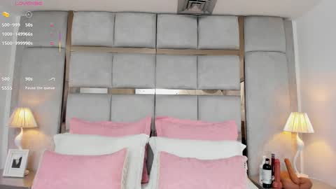 Snapshot of miaebony_ chatting on 10-09-25, 08:40 Call me Mia online show from 10-09-25, 08:40