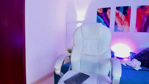 Mia online show from 12-04-24, 05:00