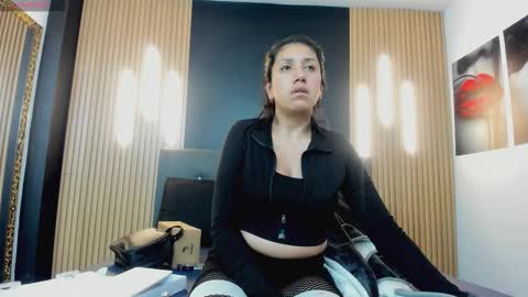 Snapshot of miafix chatting on 02-09-26, 04:16 Mia Carter Schedule 800 - 1430 gtm-5 online show from 02-09-26, 04:16