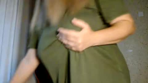 Snapshot of miafoxisja chatting on 05-22-26, 02:33 MiaFoxisJa online show from 05-22-26, 02:33