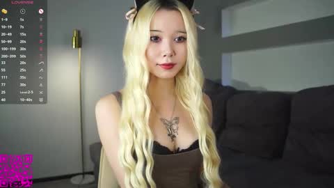 Mia online show from 09-28-25, 07:14