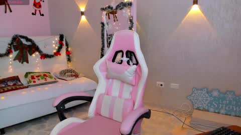 Snapshot of miagomez1 chatting on 12-18-24, 01:02 Mia Gomez online show from 12-18-24, 01:02